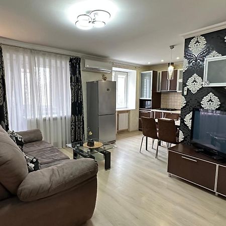 דנייפרופטרובסק Apartment On Nauki Avenue 102 מראה חיצוני תמונה